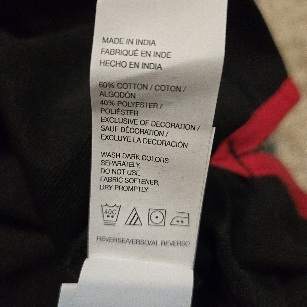 NWT Izod 'The Advantage Polo' Large Black Shirt with Red Logo UFP-15 Sun Protect - Picture 8 of 8